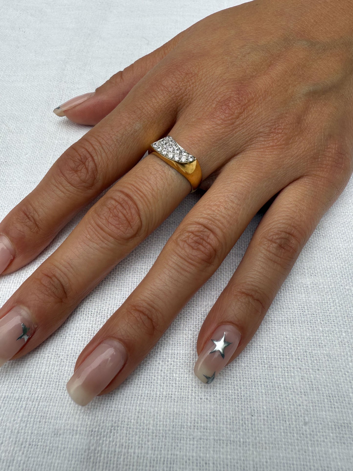 1980's 18K Gold with Diamond wave ring