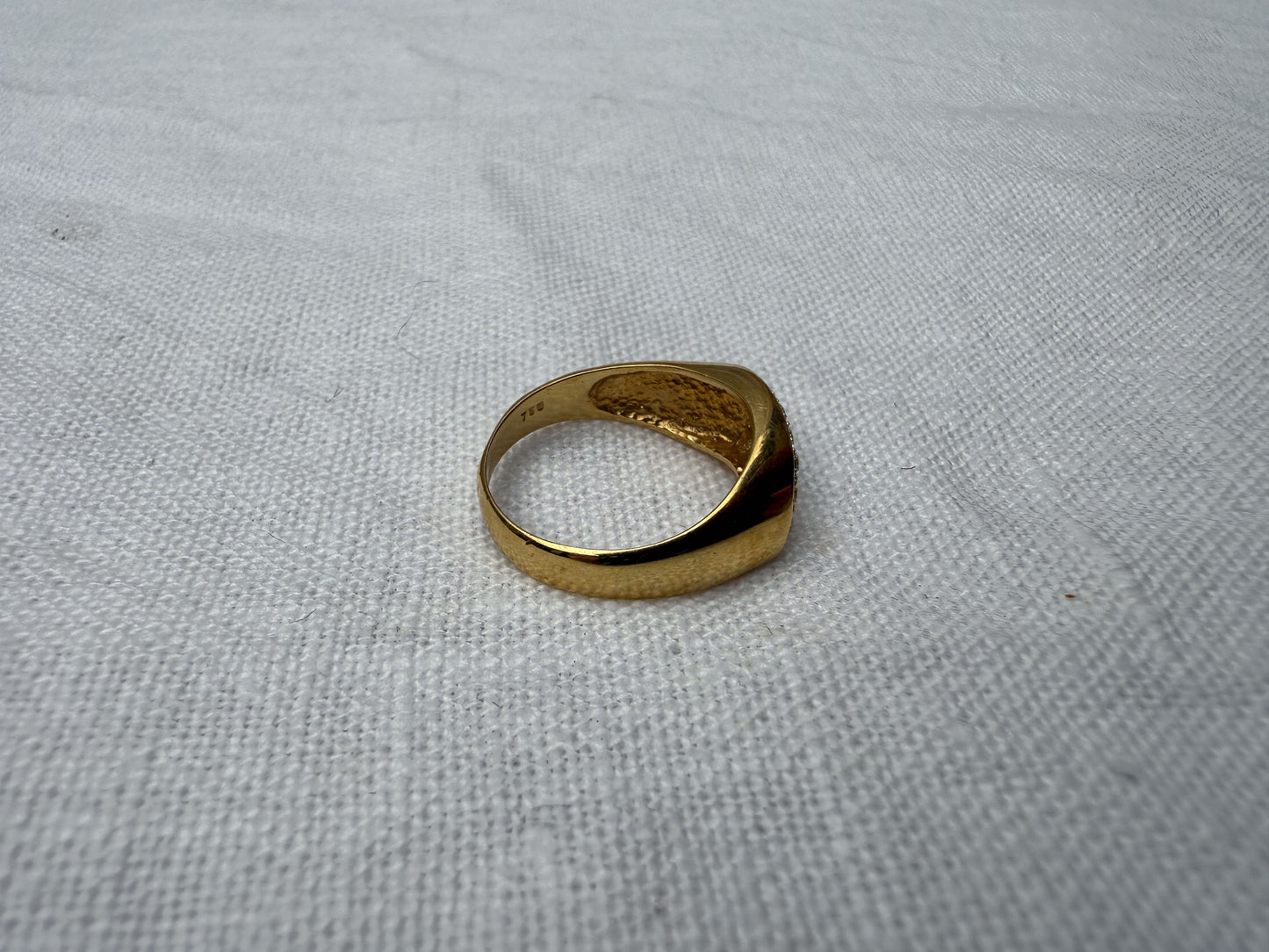 1980's 18K Gold with Diamond wave ring