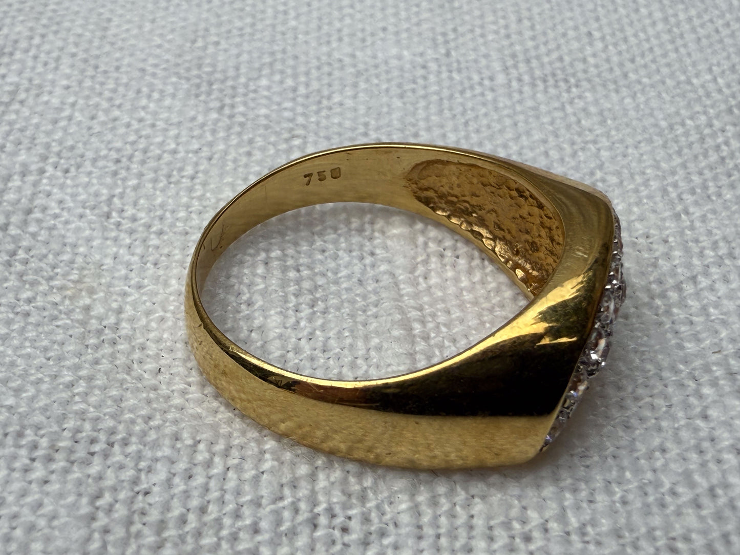 1980's 18K Gold with Diamond wave ring