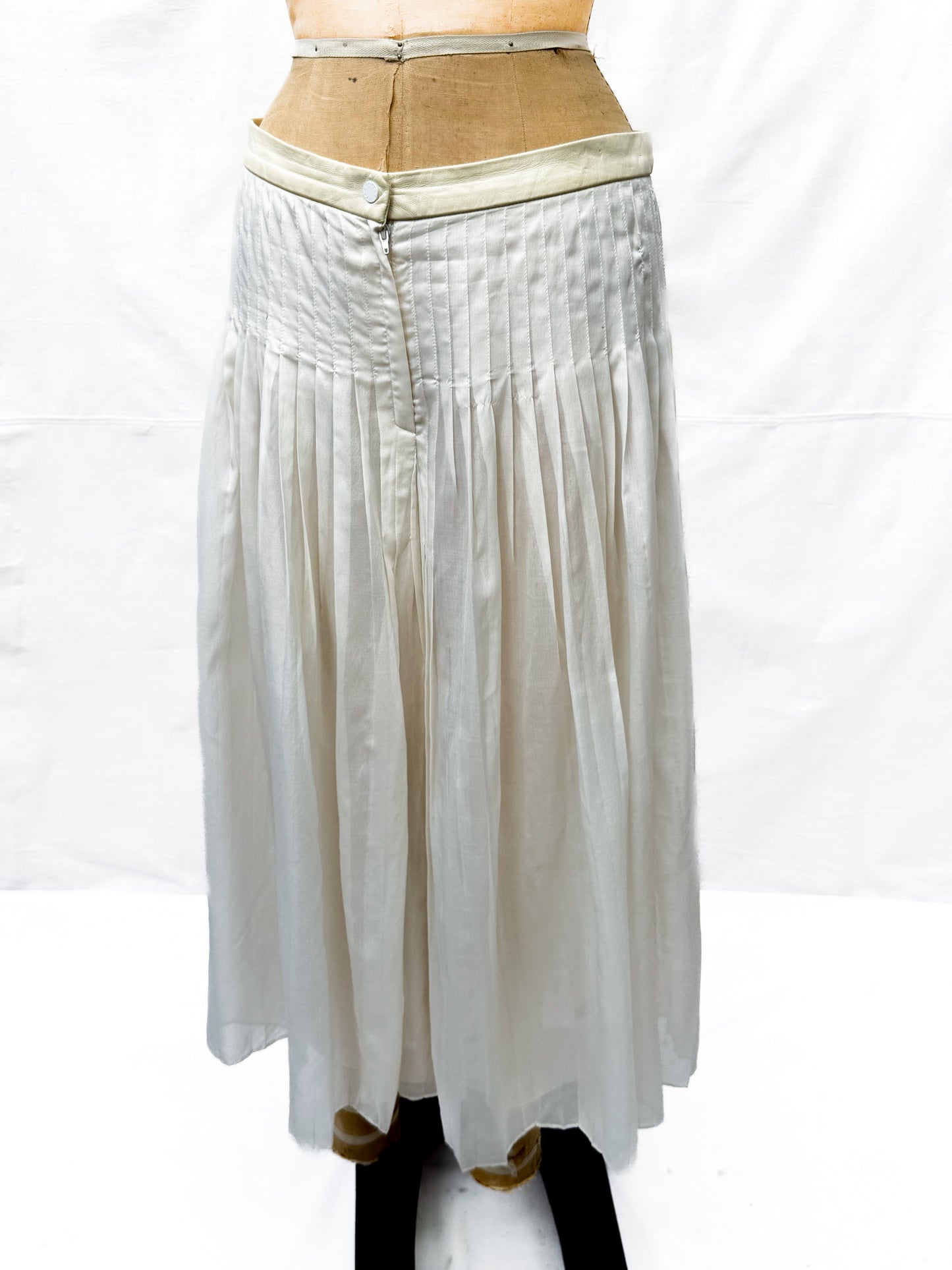 2006 Chanel Cream Silk Pleated Pants