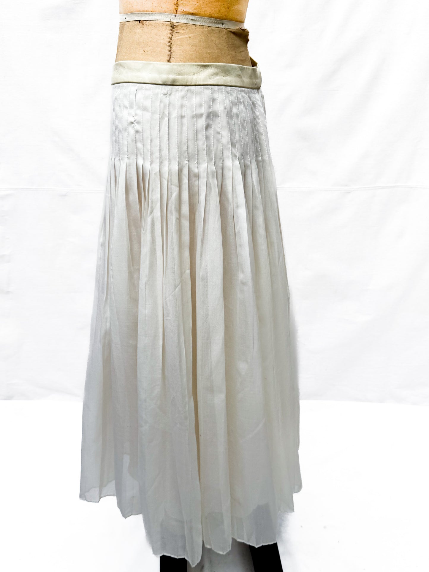 2006 Chanel Cream Silk Pleated Pants