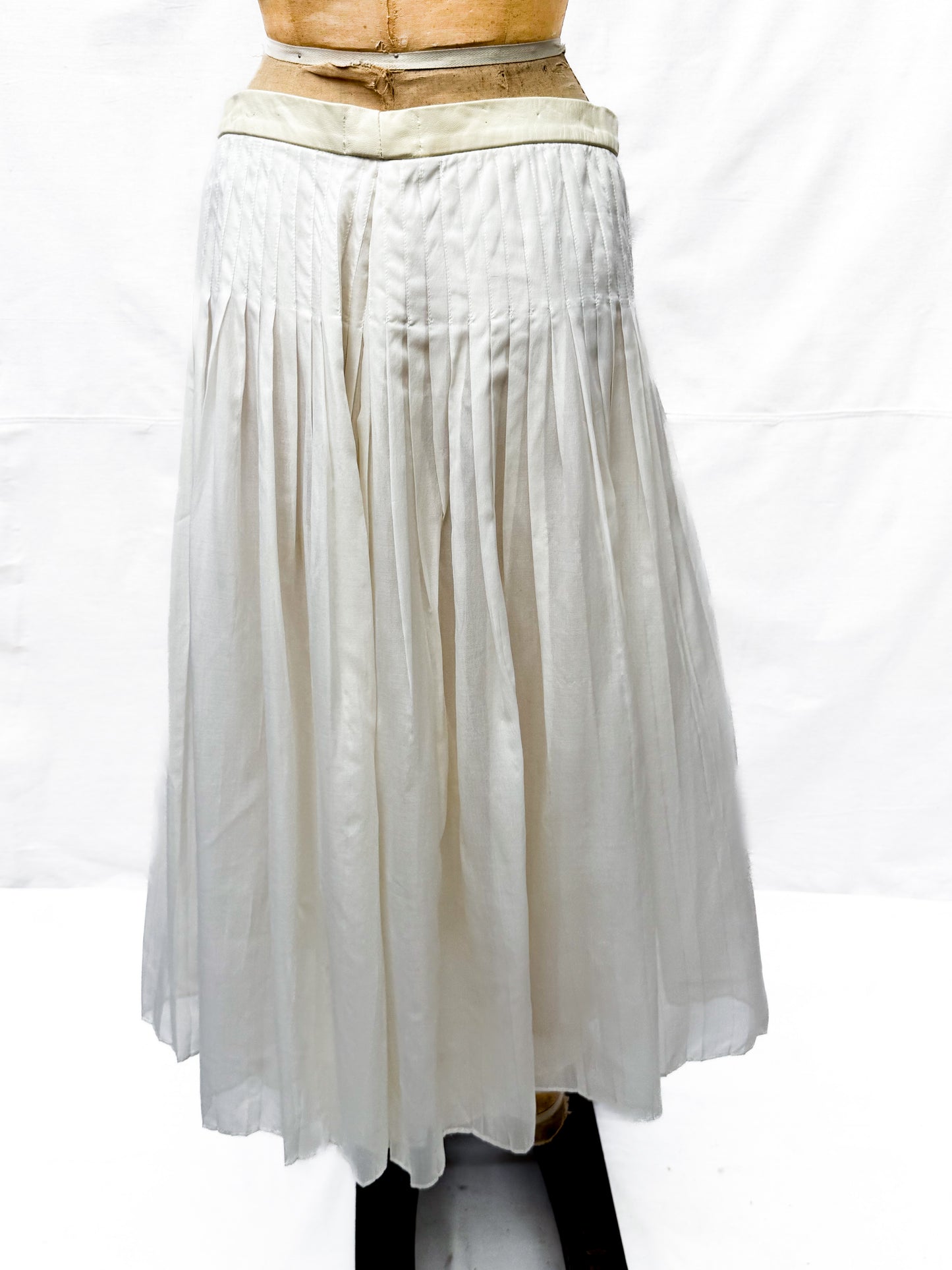 2006 Chanel Cream Silk Pleated Pants