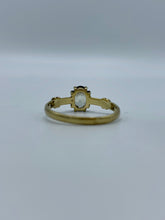 Load image into Gallery viewer, Oval Crown Gold Ring